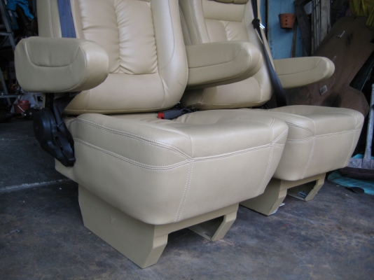 ขายเบาะ 2 ตัว vip ใหญ่ ของสหตระกูลชัย นิรภัย 3 จุด สภาพ 90\%