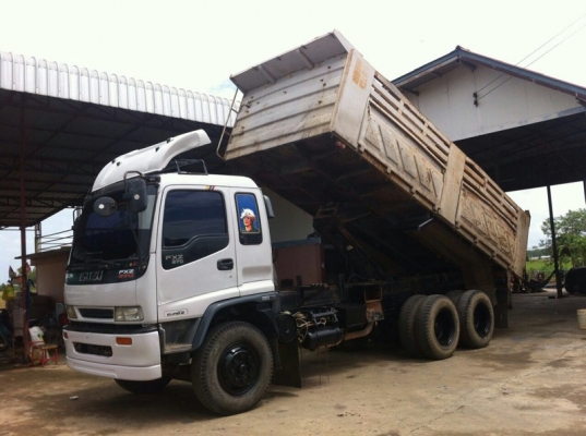 รถอีซูซุ 10 ล้อดั้ม 270 แรงม้า. ปี 40 สนใจติดต่อ 081 - 6079515 รถอีซูซุ 10 ล้อดั้ม 270 แรงม้า. ปี 40 สนใจติดต่อ 081 - 6079515