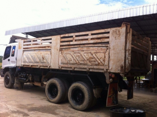 รถอีซูซุ 10 ล้อดั้ม 270 แรงม้า. ปี 40 สนใจติดต่อ 081 - 6079515 รถอีซูซุ 10 ล้อดั้ม 270 แรงม้า. ปี 40 สนใจติดต่อ 081 - 6079515