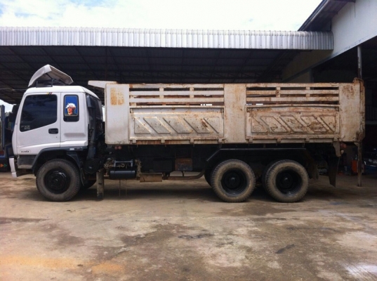 รถอีซูซุ 10 ล้อดั้ม 270 แรงม้า. ปี 40 สนใจติดต่อ 081 - 6079515 รถอีซูซุ 10 ล้อดั้ม 270 แรงม้า. ปี 40 สนใจติดต่อ 081 - 6079515