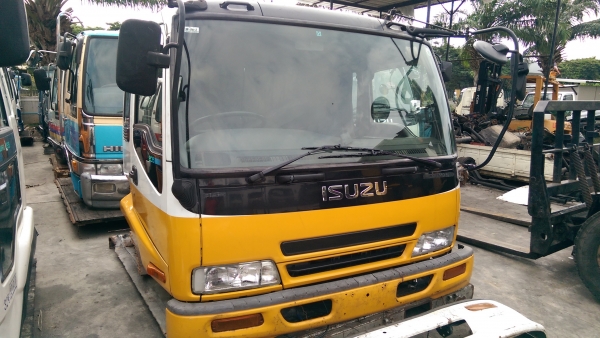 หัวอีซูซุเดก้า โฉมใหม่ คอนโซลภายในสีดำ  ตรงรุ่นบ้านเรา