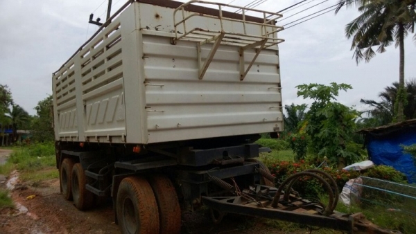 ขายหางพ่วงดั้ม สามมิต  3 เพลา ยัด. ปี 49  สนใจติดต่อ 081 - 6079515