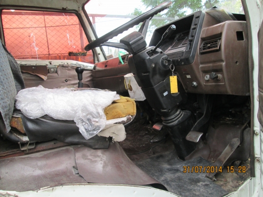 HINO-KM779.เครื่องWO4D.ครัชซีสวย.ตู้แห้ง3บาน5.50เมตร.สภาพสวยพร้อมใช้..ราคา.290.000บ