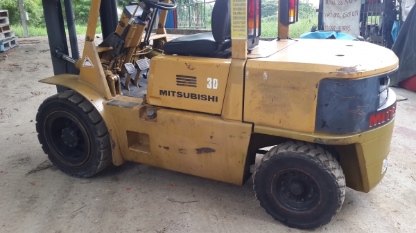 fork lift 3 t 218000 บาท fork lift 3 t 218000 บาท