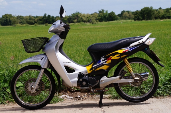 ขาย HONDA WAVE 125 ปี 48 สภาพเดิม เดิม เครื่องดี ระบบไฟติดครบ  เอกสารทะเบียนพร้อมโอน ภาษี ขาดต่อ เกิน 3 ปี สภาพตามรูป รถพร้อมใช้ ครับ