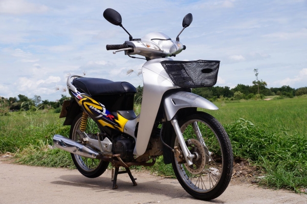 ขาย HONDA WAVE 125 ปี 48 สภาพเดิม เดิม เครื่องดี ระบบไฟติดครบ  เอกสารทะเบียนพร้อมโอน ภาษี ขาดต่อ เกิน 3 ปี สภาพตามรูป รถพร้อมใช้ ครับ