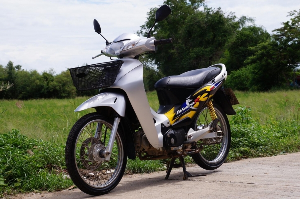 ขาย HONDA WAVE 125 ปี 48 สภาพเดิม เดิม เครื่องดี ระบบไฟติดครบ  เอกสารทะเบียนพร้อมโอน ภาษี ขาดต่อ เกิน 3 ปี สภาพตามรูป รถพร้อมใช้ ครับ