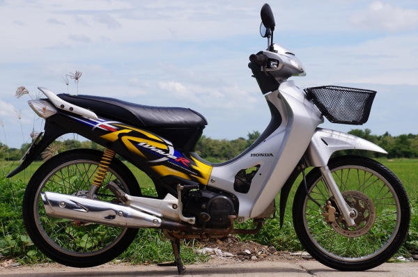 ขาย HONDA WAVE 125 ปี 48 สภาพเดิม เดิม เครื่องดี ระบบไฟติดครบ  เอกสารทะเบียนพร้อมโอน ภาษี ขาดต่อ เกิน 3 ปี สภาพตามรูป รถพร้อมใช้ ครับ