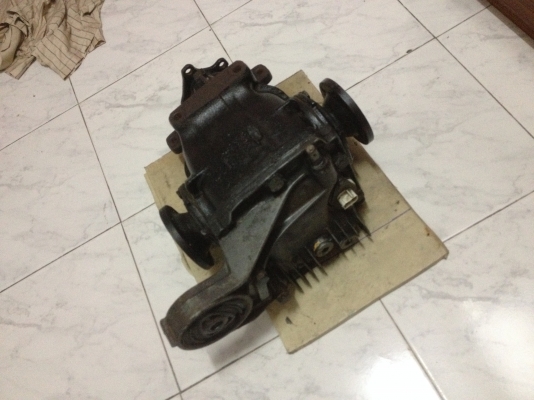 ขายเฟืองท้าย bmw e30 เบอร์ 3,91 สภาพดี ราคา2900บาท โทร0924462525โส กทม