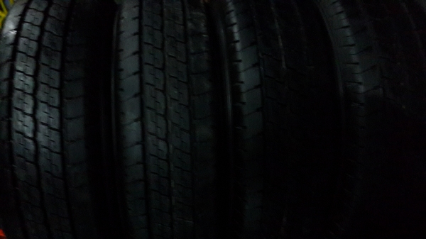 ยางป้ายแดงครับ dunlop 215 70 15  4เส้น