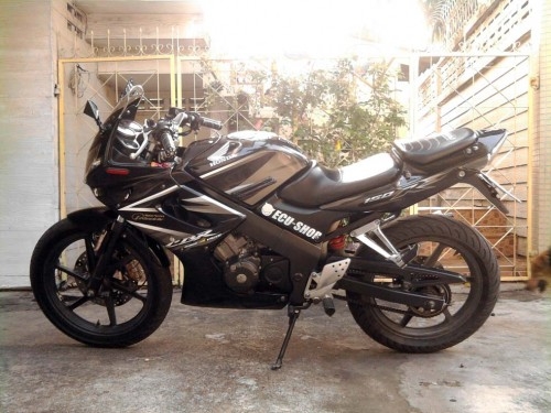 ขออนุญาติขาย HONDA CBR 150 สตา์ร์ทมือ สภาพสวยนางฟ้า โอนให้ฟรีครับ