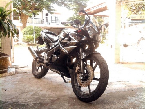 ขออนุญาติขาย HONDA CBR 150 สตา์ร์ทมือ สภาพสวยนางฟ้า โอนให้ฟรีครับ