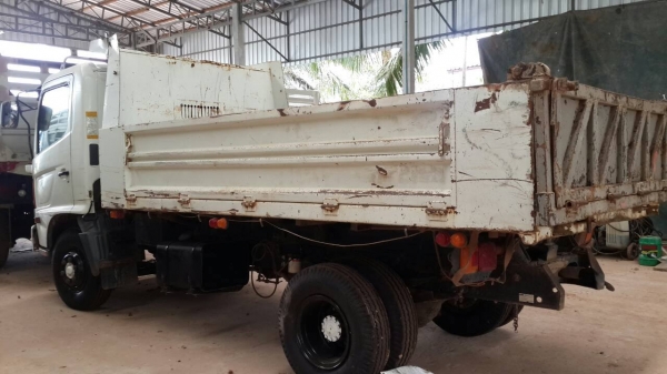 HINO  FC4Jเครื่อง 145แรง ปี49  ดั้ม6ล้อดั้มๆสามมิตรขายตามสภาพ