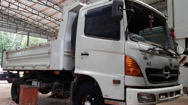HINO  FC4Jเครื่อง 145แรง ปี49  ดั้ม6ล้อดั้มๆสามมิตรขายตามสภาพ