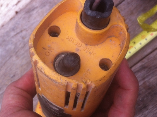 เครื่องเจียร์ DeWALT ขนาด 4 นิ้ว เป็นสูดยอดของเครื่องมือที่ทนที่สุด แรงดี ทำงานต่อเนื่องได้นานมาก ถ้าใครได้ใช้ยี่ห้อนี้รับรองจะไม่ผิดหวัง