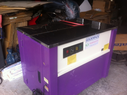 เครื่องรัดและแพ็คของด้วยสายรัด GOLDENPACK ใช้รัดกล่องหรือชิ้นงานต่างๆ ปรับระดับการดึงรัดได้ ทำงานได้เร็ว ประหยัดไฟ และเวลา คุณภาพการทำงานดี