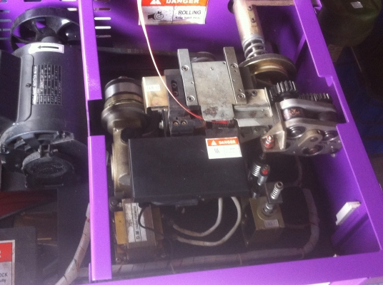 เครื่องรัดและแพ็คของด้วยสายรัด GOLDENPACK ใช้รัดกล่องหรือชิ้นงานต่างๆ ปรับระดับการดึงรัดได้ ทำงานได้เร็ว ประหยัดไฟ และเวลา คุณภาพการทำงานดี