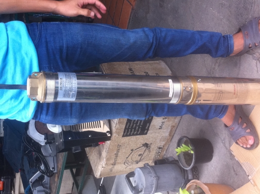 ปั๊มน้ำลึกแบบแช่ลงไปในท่อบาดาล ขนาด 1 แรงม้า ยี่ห้อ CHI PEN CH ขนาดท่อ 1.5 นิ้ว สูบได้ลึกสุด 80 ม. พร้อมกล่องความคุมการทำงาน(ของใหม่)