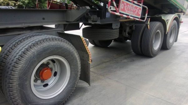 ขายรถพ่วง 24 ล้อ 2 เพลา แม่-ลูก ขายถูกๆกระบะเนียมคอกเกษตรดั้ม ISUZU GlGA เครื่อง 6WA1-350 แรง รถสวย จัดแน้นได้ สนใจโทร