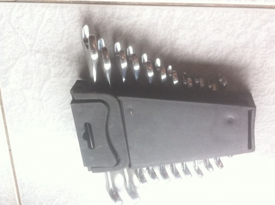 ชุดประแจรวม(แหวน-ปากตาย) 11ชื้น เหมาะเอาติดรถติดบ้านไว้ ระดับเกรด PREMIUN ยี่ห้อ MAXTOOL บรรจุในช่องเก็บพลาสติกแข็งสวยงาม มีเบอร์  6-19