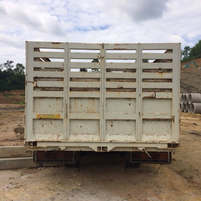 กระบะดั้มพ์ 10 ล้อ ยกลงจากรถอีซูซุ 270 กระบะดั้มพ์ 10 ล้อ ยกลงจากรถอีซูซุ 270