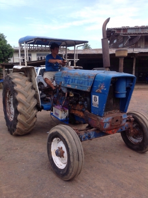 แทรกเตอร์ฟอร์ด6600แท้ ที 3 เครื่องยังไม่หลวม เกียรดี เฟืองท้ายดี ขายพร้อมผานดันหน้า และผาน4 ด้านหลัง