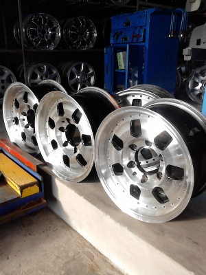 แม๊ก 4x4   4 WD  ขนาด 6 รู ขอบ 15  ( 7.5JX15 )  ขายชุด 4 วง  TEL.081-427-3941
