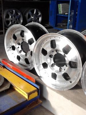 แม๊ก 4x4   4 WD  ขนาด 6 รู ขอบ 15  ( 7.5JX15 )  ขายชุด 4 วง  TEL.081-427-3941