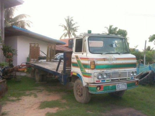 ขายเทรลเลอร์6ล้อ HINO KM350 เครื่องEQ100 เครื่องดี แคชซีสวย ยางดี มีบันไดขึ้นรถเกี่ยว หัวไม่ผุ สนใจโทร 090-8588220คุณนะ