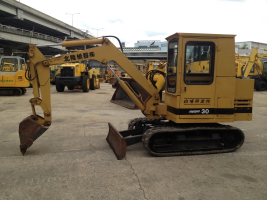 รถขุด DH200 ขนาดเท่า 30 ยี่ห้อ Mitsubishi  4 สูบ สอบถามรายละเอียดได้ที่คุณชุมพล 086-0044333