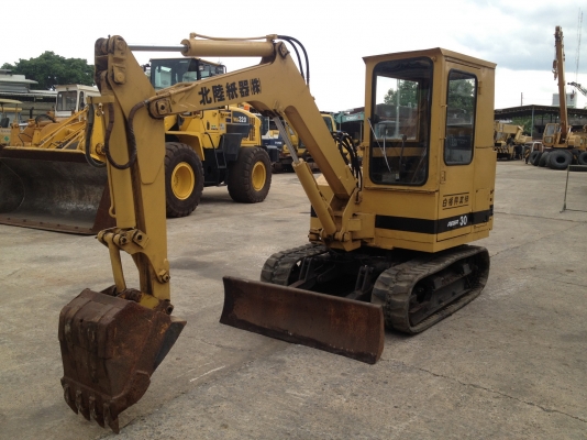 รถขุด DH200 ขนาดเท่า 30 ยี่ห้อ Mitsubishi  4 สูบ สอบถามรายละเอียดได้ที่คุณชุมพล 086-0044333