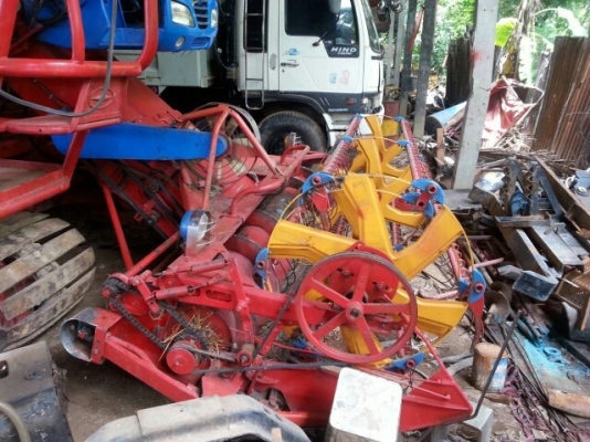 ขายรถเกี่ยวข้าวศักดิ์พัฒนา KM 48 อุ้ม2.5ตัน เครื่อง6HH1 TERBO ตัวเดิน12 ปั้มไดกิ้น 23 สภาพพร้อมใช้งาน สนใจโทร 090-8588220คุณนะ