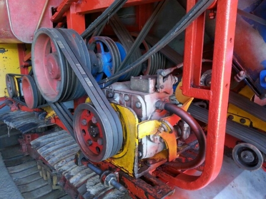 ขายรถเกี่ยวข้าวศักดิ์พัฒนา KM 48 อุ้ม2.5ตัน เครื่อง6HH1 TERBO ตัวเดิน12 ปั้มไดกิ้น 23 สภาพพร้อมใช้งาน สนใจโทร 090-8588220คุณนะ