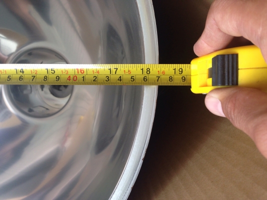 ขายโคมไฟ High Bay ขนาด 250 W ของใหม่แกะกล่อง ไม่เคยใช้งาน เส้นผ่านศูนย์กลาง 18 นิ้ว มี 7 ชุด ครับ