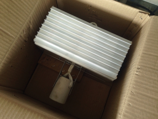 ขายโคมไฟ High Bay ขนาด 250 W ของใหม่แกะกล่อง ไม่เคยใช้งาน เส้นผ่านศูนย์กลาง 18 นิ้ว มี 7 ชุด ครับ