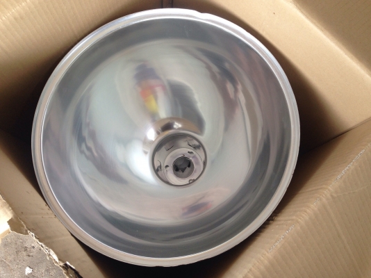 ขายโคมไฟ High Bay ขนาด 250 W ของใหม่แกะกล่อง ไม่เคยใช้งาน เส้นผ่านศูนย์กลาง 18 นิ้ว มี 7 ชุด ครับ