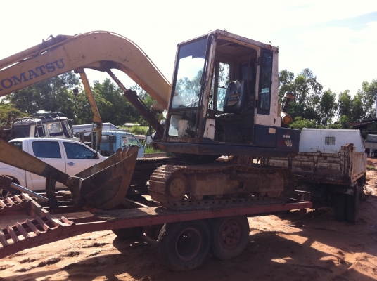 ขายด่วน เทเลอร์แบ็คโฮ 60 ชุดลากต่อกับ 6 ล้อ เพลาหลัง 6 ล้อ สภาพพร้อมใช้งาน