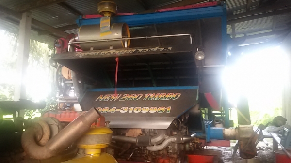 ขายรถเกี่ยวไทยเจริญสวยๆพร้อมใช้ เครื่อง235โบ กก12 ปั๊ม22 โซ่ โรลเลอร์ ใบ ใหม่หมด ไม่ต้องซ่อมอีกสวยๆ ติดต่อ 083 6381079 เดียร์ครับ