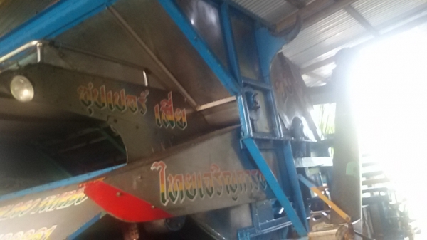 ขายรถเกี่ยวไทยเจริญสวยๆพร้อมใช้ เครื่อง235โบ กก12 ปั๊ม22 โซ่ โรลเลอร์ ใบ ใหม่หมด ไม่ต้องซ่อมอีกสวยๆ ติดต่อ 083 6381079 เดียร์ครับ