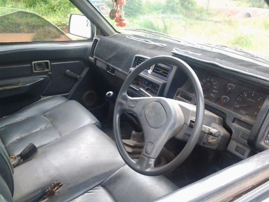 NISSAN BIG m 2.5 เครื่องแดง กันร้อนเดิม ปี37 จอเหลี่ยม แอร์มี ภาษีขาด57