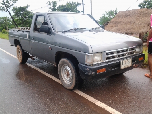 NISSAN BIG m 2.5 เครื่องแดง กันร้อนเดิม ปี37 จอเหลี่ยม แอร์มี ภาษีขาด57