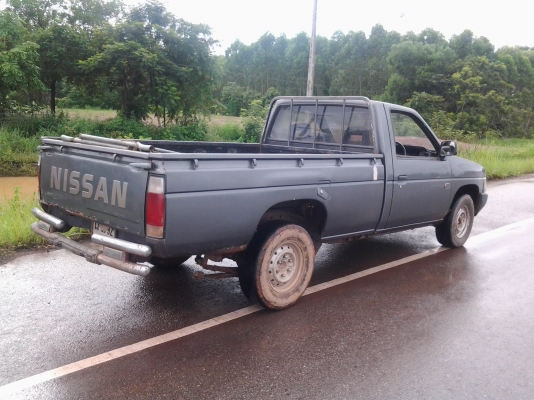 NISSAN BIG m 2.5 เครื่องแดง กันร้อนเดิม ปี37 จอเหลี่ยม แอร์มี ภาษีขาด57