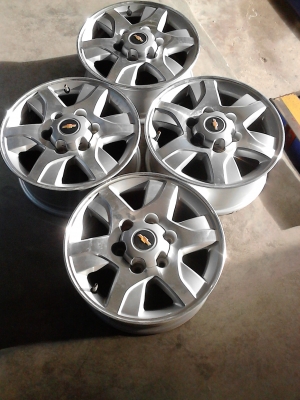 แม๊ก เชฟโรเร็ต ISUZU  ขนาด 6 รู ขอบ 16  ขายเป็นชุด 4 วง TEL.081-427-3941