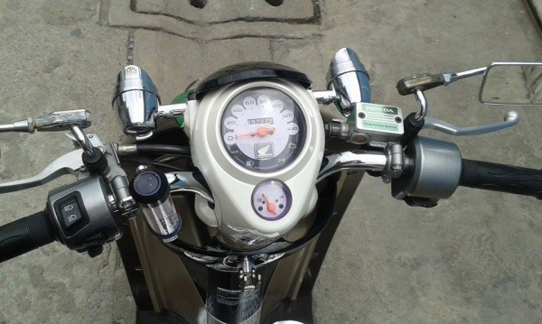 Honda scoopy i ปี 52 สีดำ น้ำตาล ล้อแม็ค ราคา18900