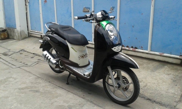 Honda scoopy i ปี 52 สีดำ น้ำตาล ล้อแม็ค ราคา18900