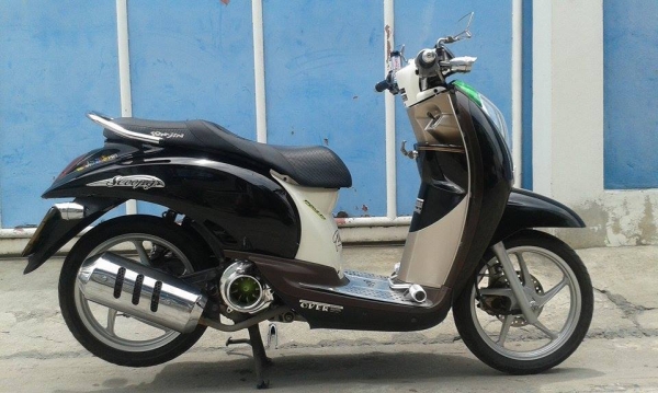 Honda scoopy i ปี 52 สีดำ น้ำตาล ล้อแม็ค ราคา18900