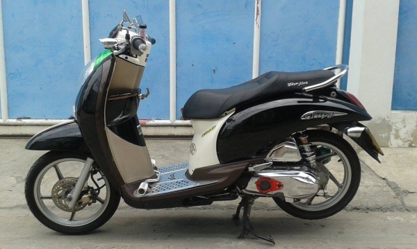 Honda scoopy i ปี 52 สีดำ น้ำตาล ล้อแม็ค ราคา18900