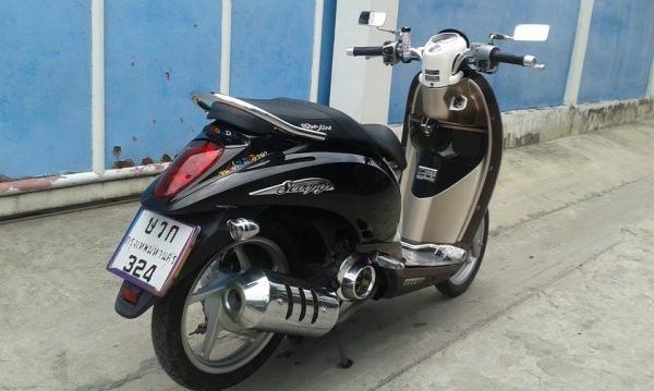Honda scoopy i ปี 52 สีดำ น้ำตาล ล้อแม็ค ราคา18900