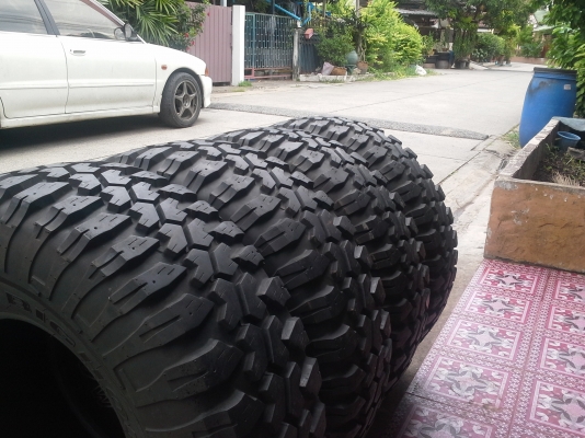 ยางMaxxis bighorn33x12.5x15 ปี12 สวยๆ1ชุด ยางMaxxis bighorn33x12.5x15 ปี12 สวยๆ1ชุด