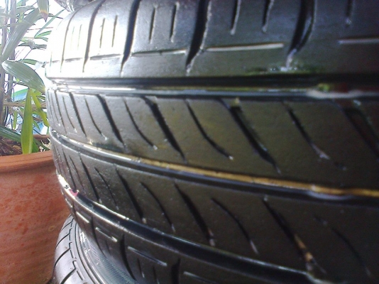 ยางดันลอบ16565R14สวยๆดอกเต็ม4เส้นปี12ขอ1500ขายเลย